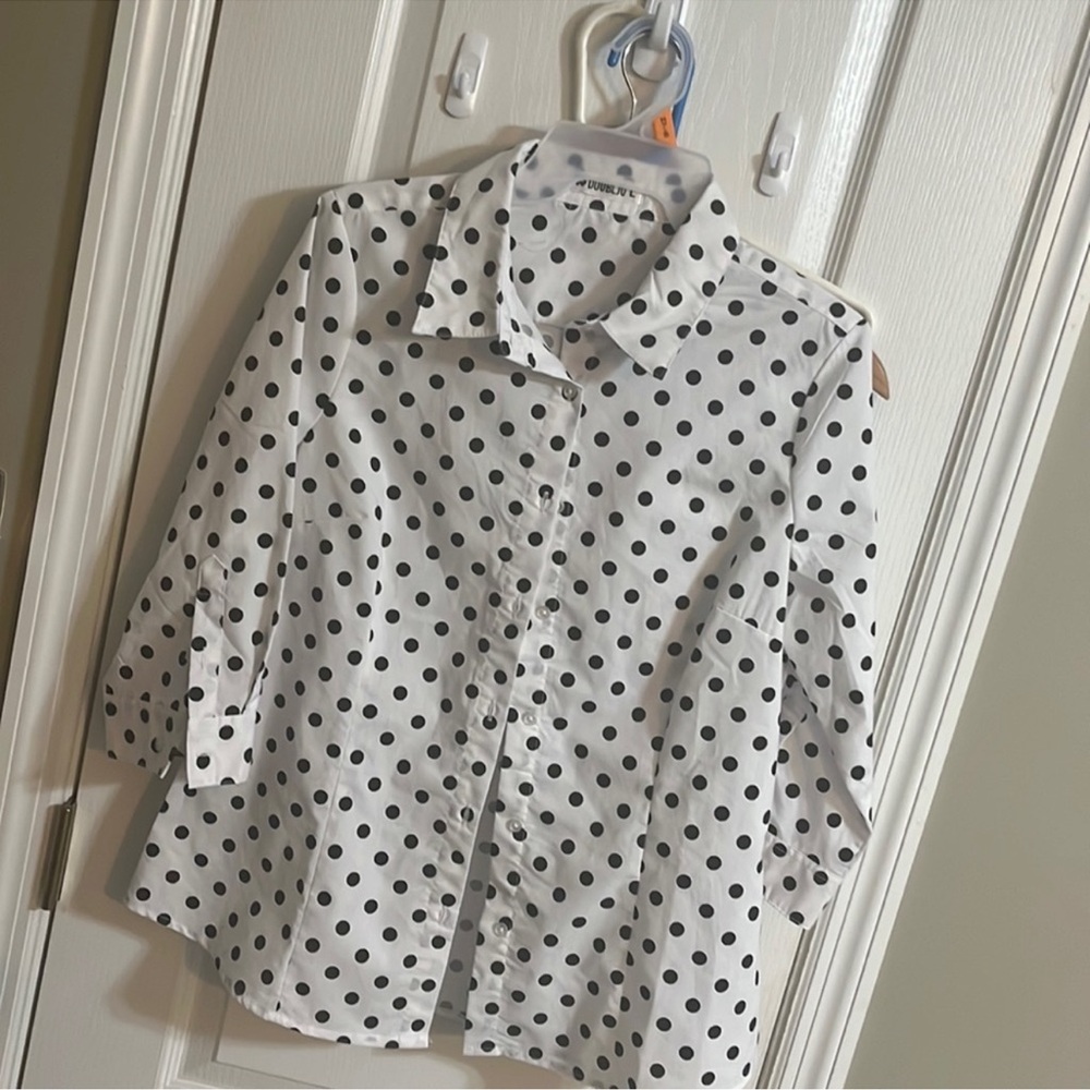 💥5 for $20💥 Black and white polka dot blouse. | Doublju brand Size L